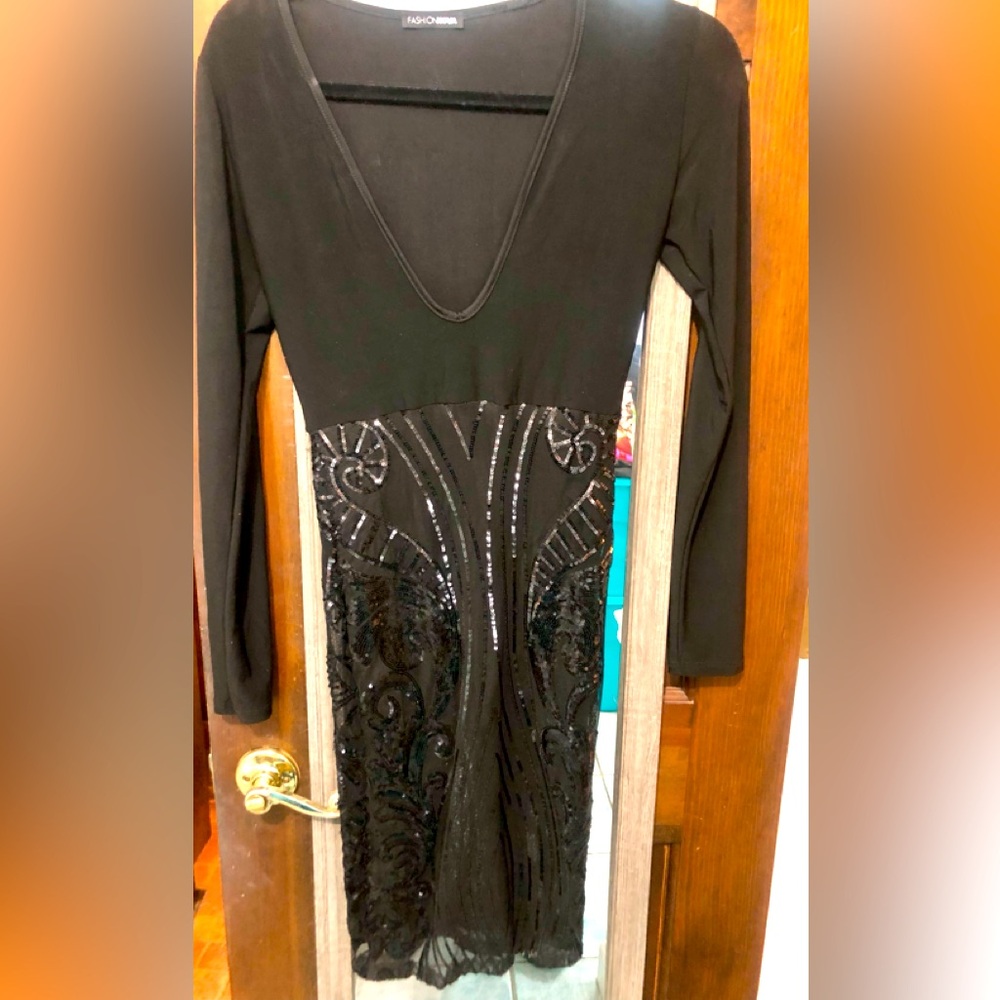 Elegant Black Dress With see-through Sequined detail